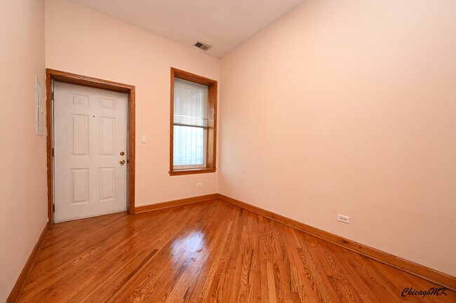 Building Photo - 1535 N Paulina St