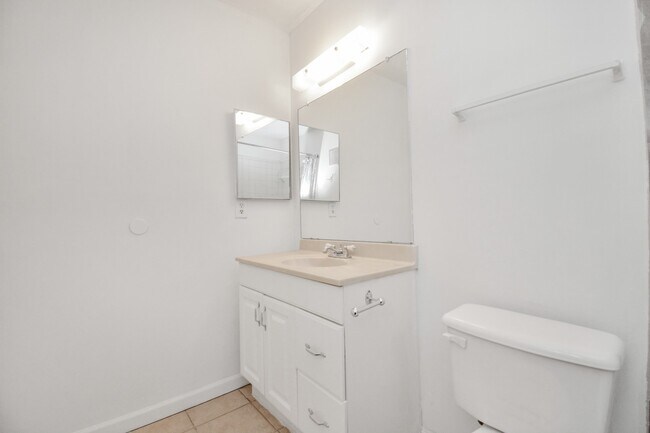 Building Photo - 7400 Bellerive Dr