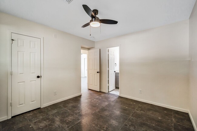 Building Photo - Spacious 6-Bedroom, 3.5-Bath Pool Home Near ASU Campus