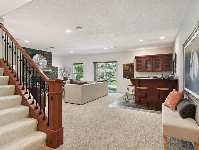 Building Photo - 6484 Ivy Way