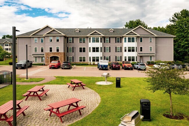 Building Photo - Discover Modern Living in Essex Junction in this 2 Bedroom Apartment