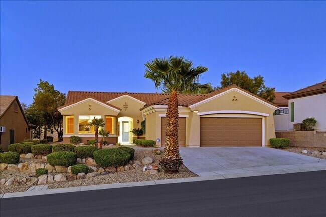 Building Photo - Golf Course Views in Sun City Anthem!  Age...