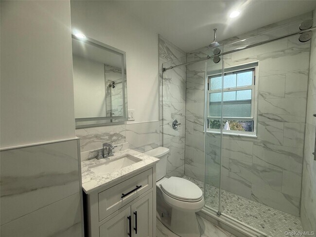 Building Photo - 260 Gainsborg Ave