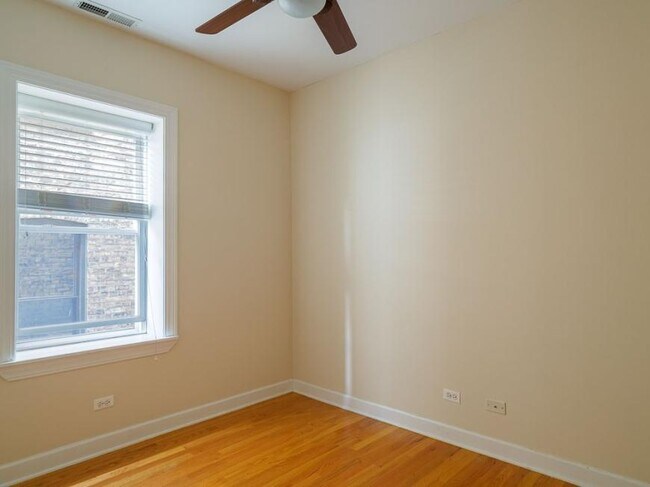 Building Photo - 1 bedroom in CHICAGO IL 60657