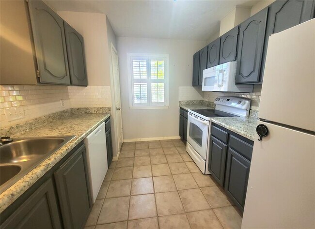 Building Photo - 2030 Plantation Dr