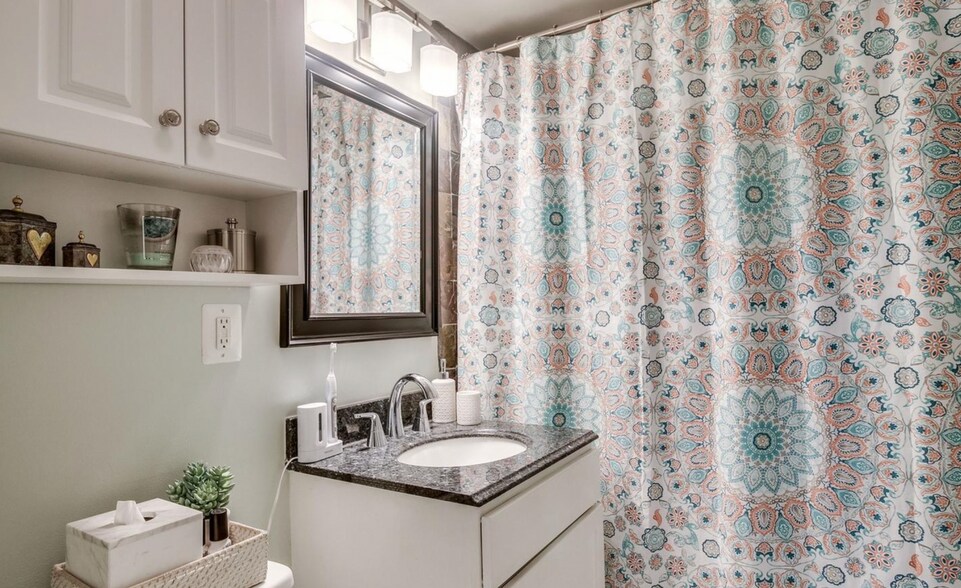 Building Photo - 1295 N Van Dorn St