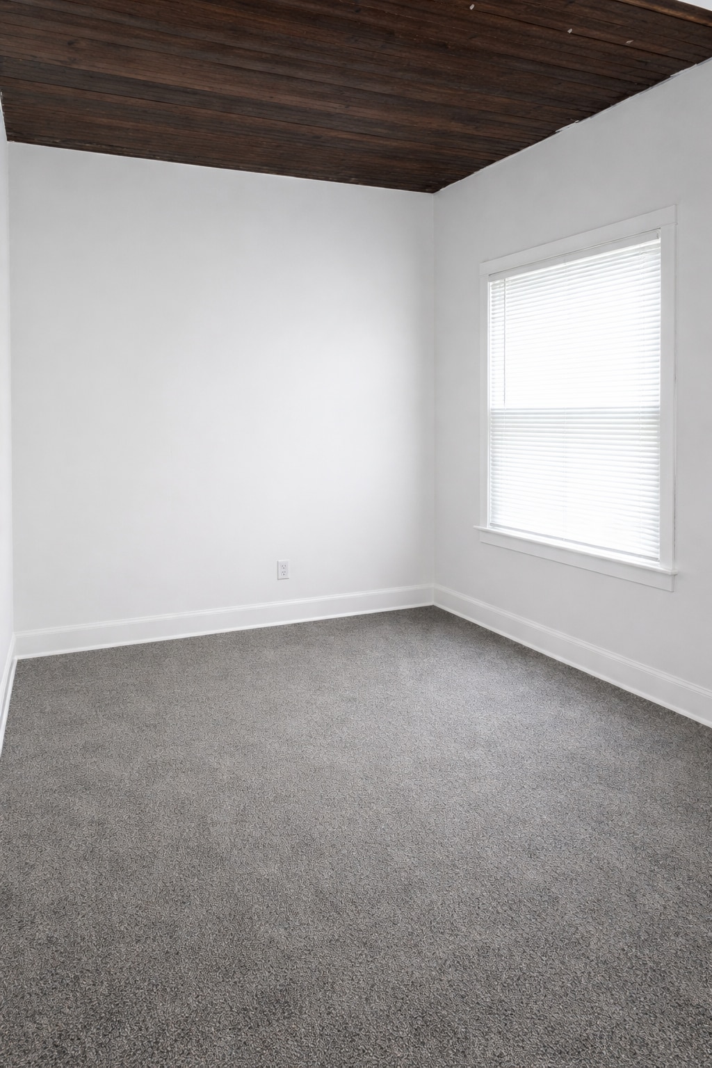 Building Photo - 810 University Ave SE