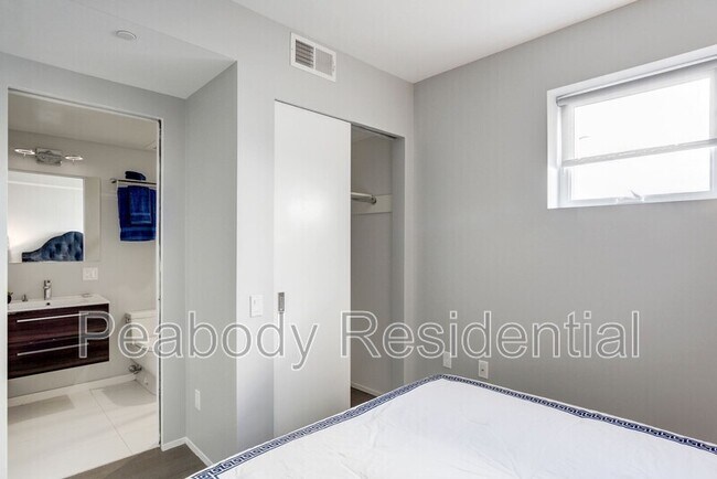 Building Photo - 2422 17th St NW