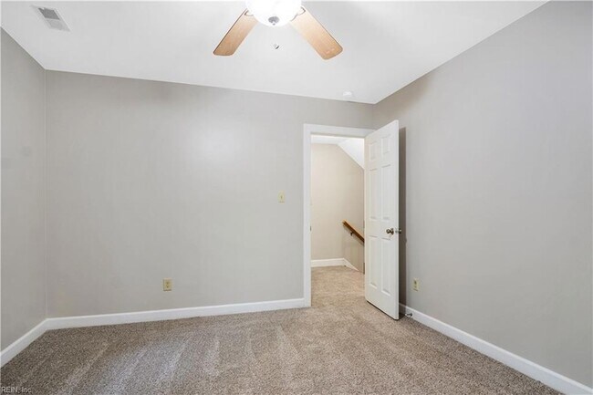Building Photo - 107 Oak Ridge Ct