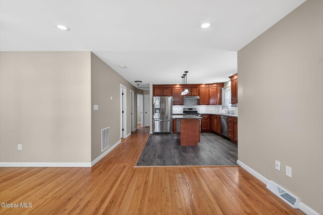 Building Photo - 614 Park Ave