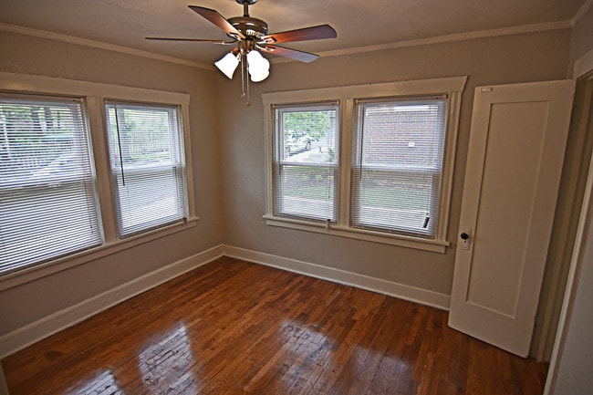 Building Photo - 4201 Kenwood Ave