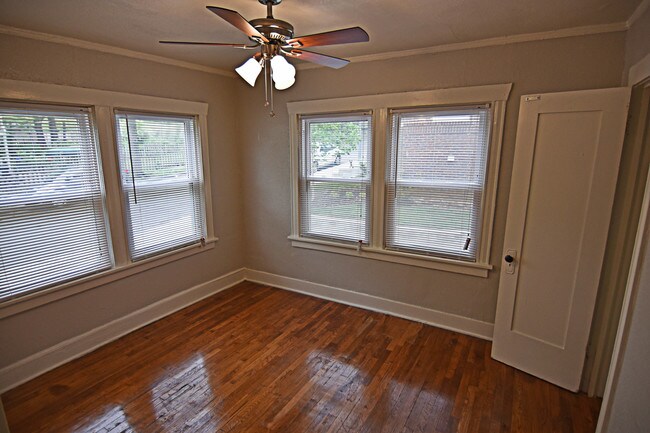 Building Photo - 4201 KENWOOD