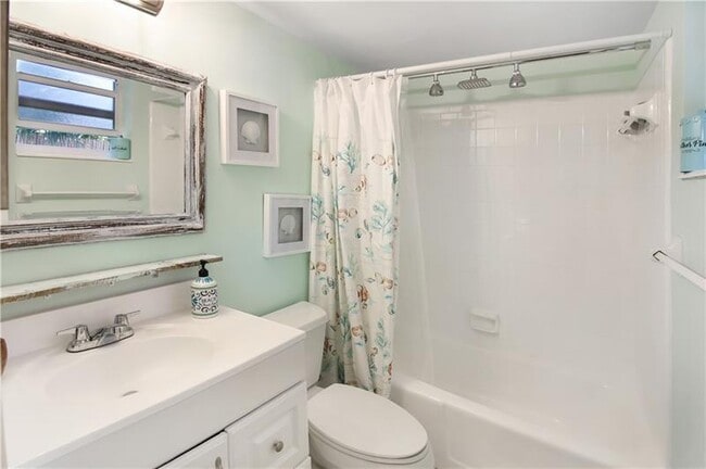 Building Photo - 3230 NE 13th St