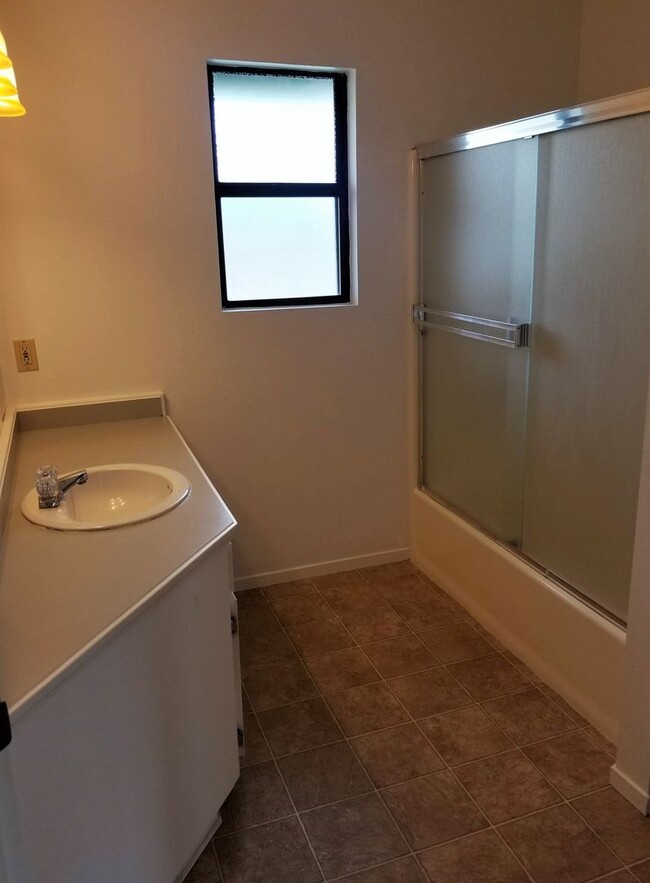 Building Photo - 467 Buchon St