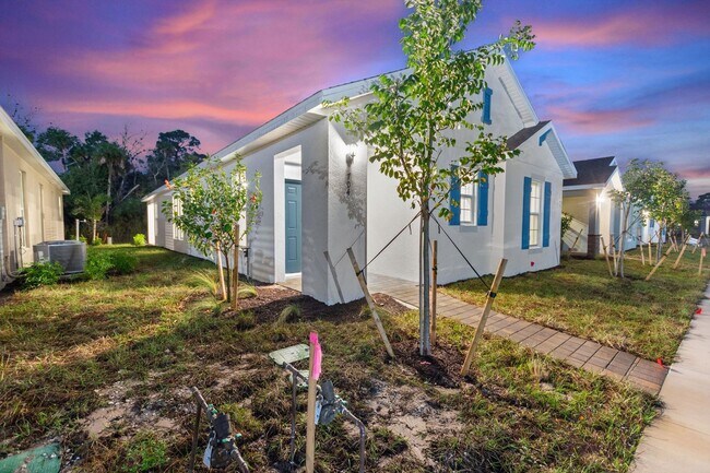 Building Photo - Deposit-Free! Modern, energy efficient hom...