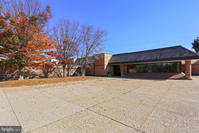 Building Photo - 18210 Chalet Dr