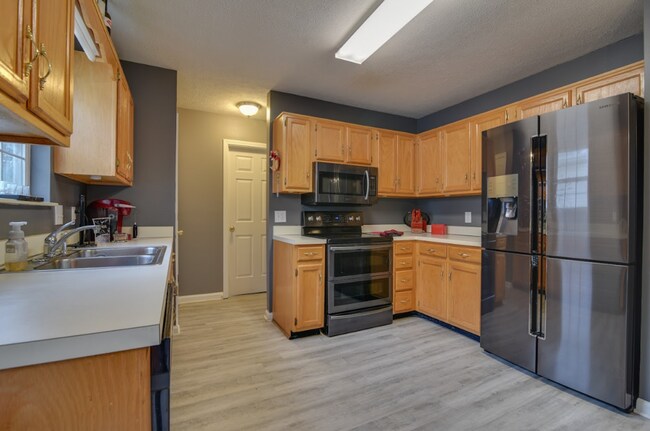 Building Photo - 4 bedroom/3 bathroom coming soon to Mount ...