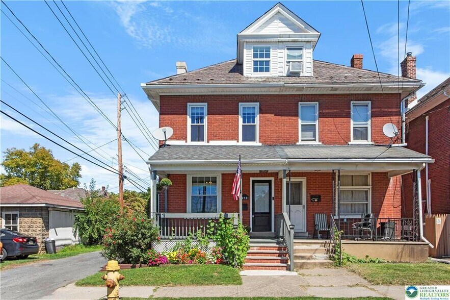 Building Photo - 413 Woodlawn Ave