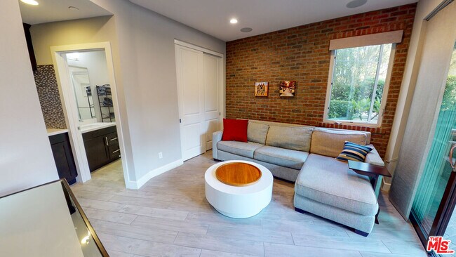 Building Photo - 12860 S Seaglass Cir