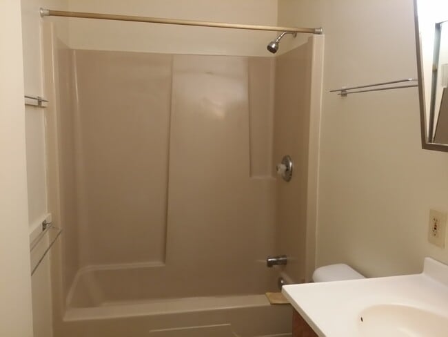 Bathroom - 2nd Floor - 114 W Blake Ave