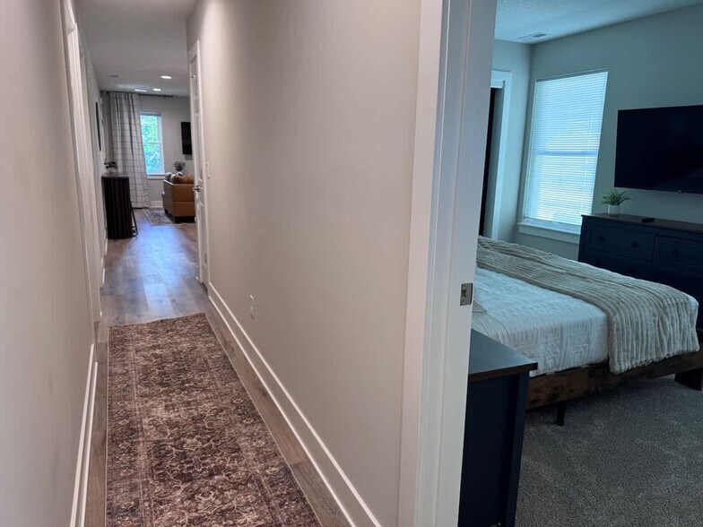 Building Photo - 1249 Kinsmoor Ave