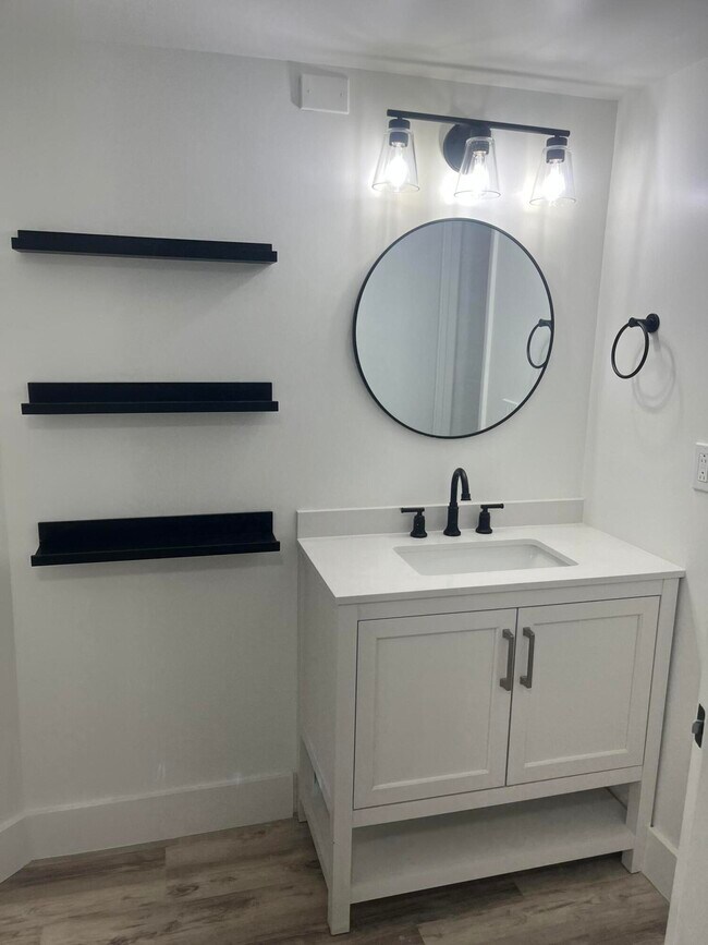 Building Photo - 2831 N Oakland Forest Dr