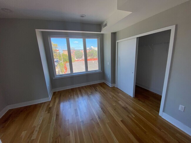 Building Photo - 1642 Cambridge St