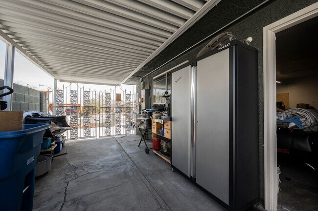 Building Photo - No HOA- Single story pool home