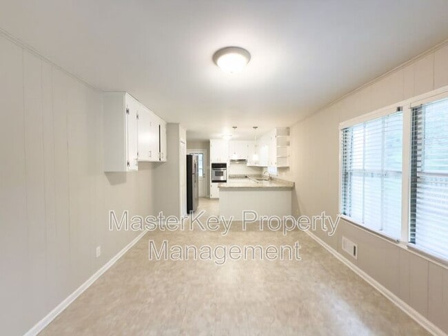 Building Photo - 544 Ellynn Dr