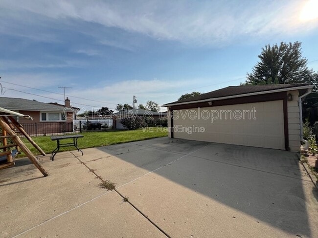 Building Photo - 8931 N Merrill St