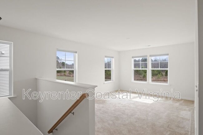 Building Photo - 305 Tarn Ct