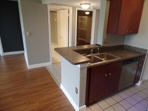 Building Photo - 2880 N Oakland Forest Dr