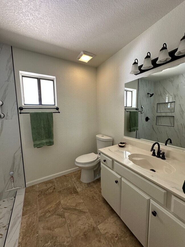 Building Photo - PENDING Furnished/or Un-Furnished - Pool h...