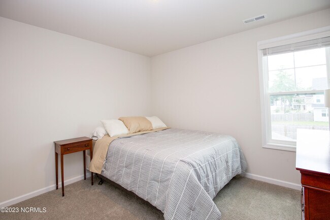 Building Photo - 402 Summer Wind Wy