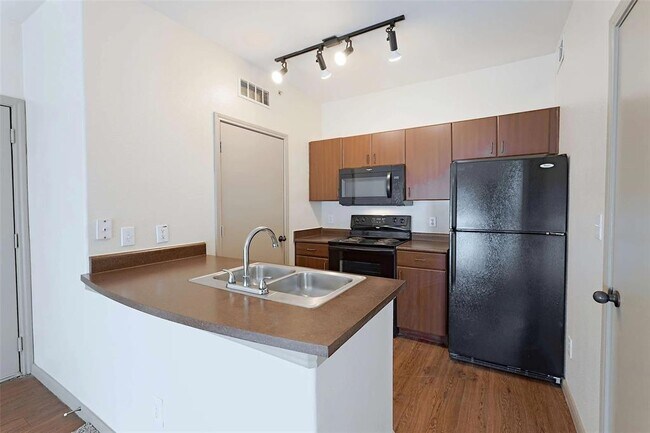 Building Photo - 12800 Center Lake Dr