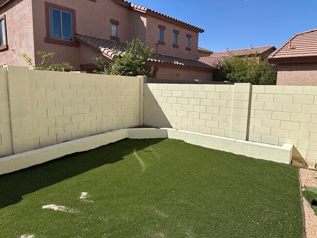 Building Photo - Stunning Rancho Del Ray double story overlooking community park.