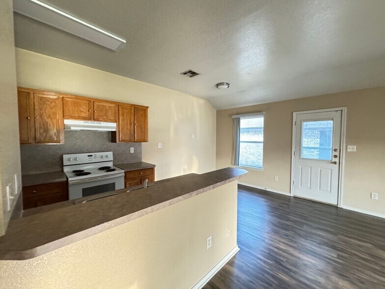 Building Photo - 3406 Toledo Dr