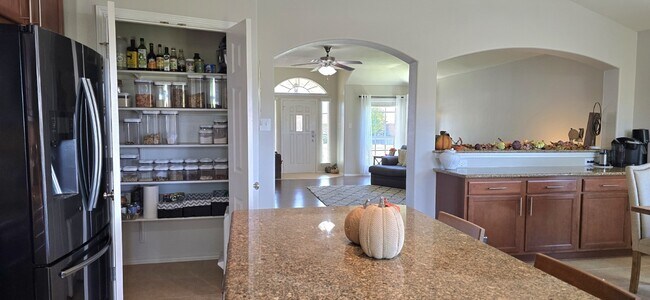 Building Photo - 1112 Sugar Brook Dr