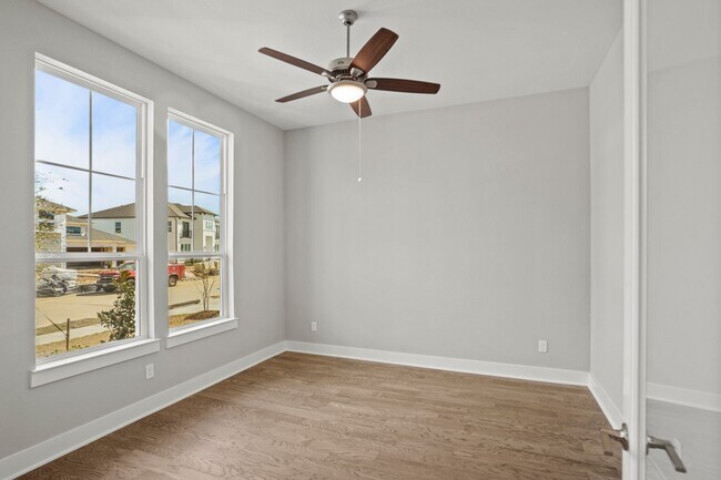 Building Photo - 10823 Sandy Iss Ct