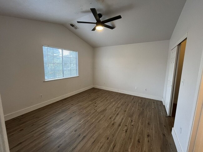 Building Photo - 3 bedroom, 2.5 bathroom home in the heart of Elk Grove