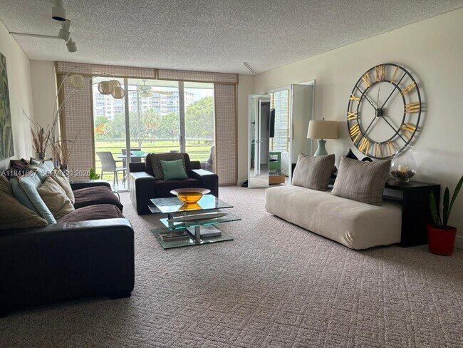 Building Photo - 555 Oaks Ln