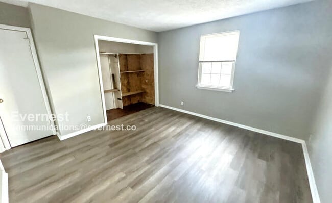 Building Photo - 5112 Linbar Dr