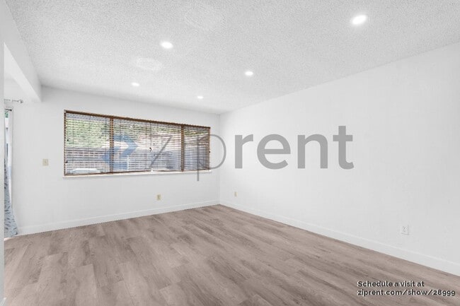 Building Photo - 5006 Greenberry Dr