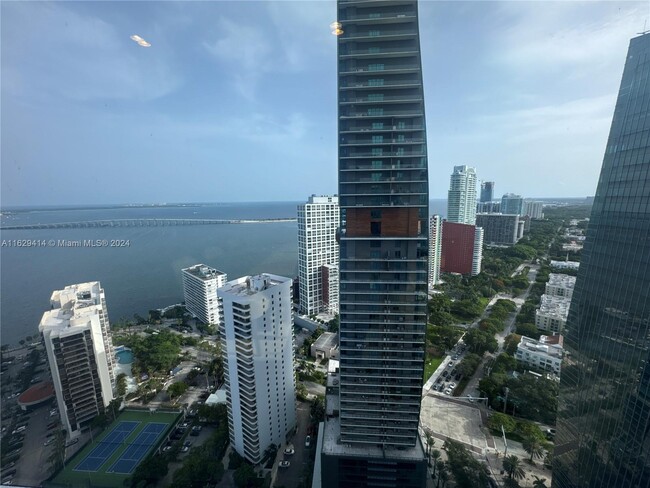 Building Photo - 1435 Brickell Ave