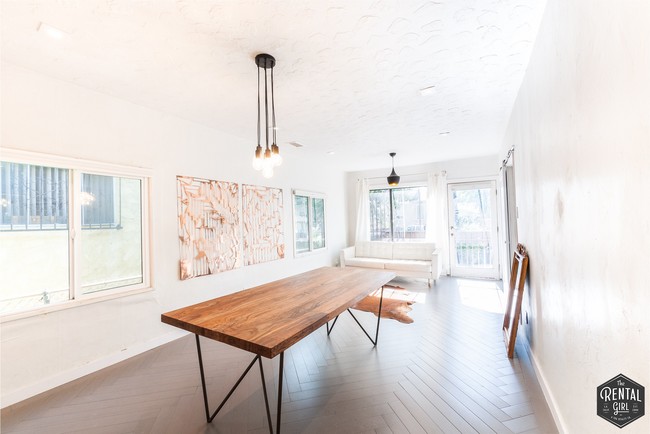 Building Photo - 314 S Gless St