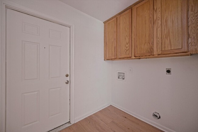 Building Photo - 108 N Mockingbird Cir