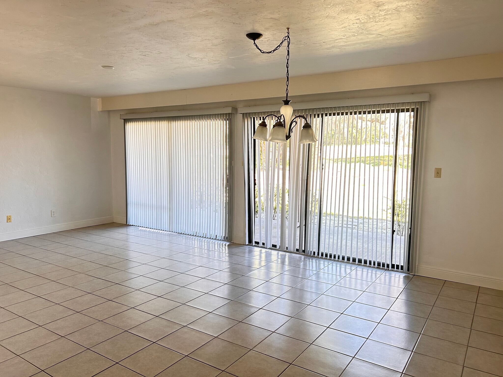 Livingroom - 4031 Abbey Ct