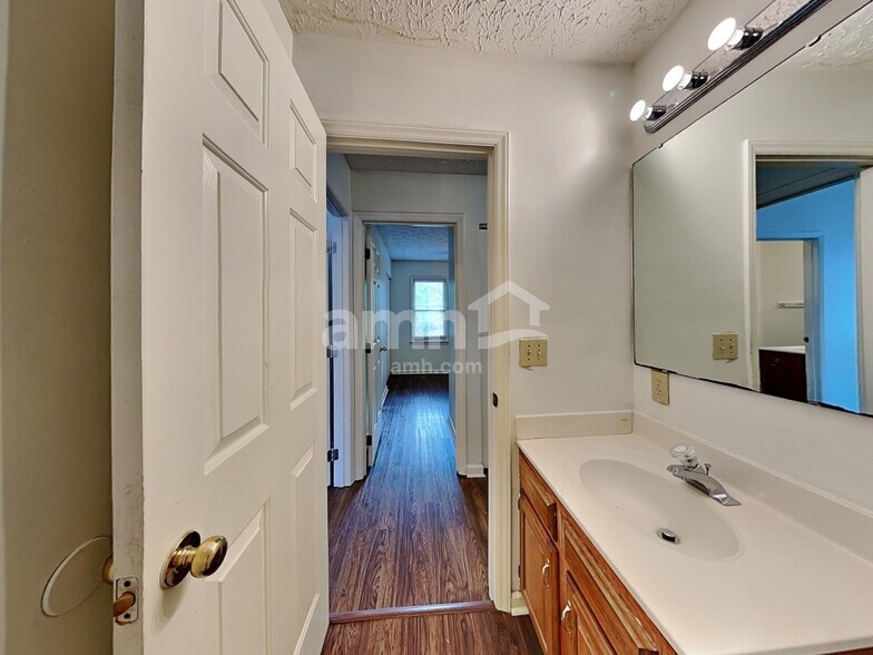Building Photo - 5301 Wenesly Ct