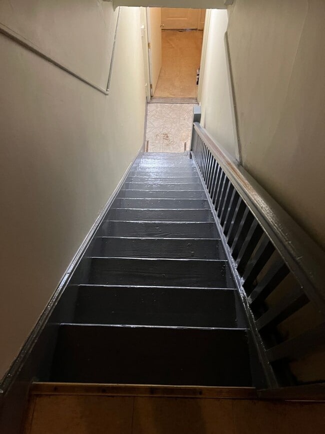 Building Photo - 864 N 6th St