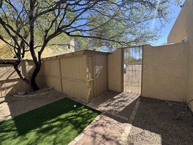 Building Photo - 3 bed 2 bath Santa Fe Home